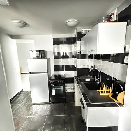 Mavinga Paradis Citadin Saint-Denis-en-Margeride Exterior foto