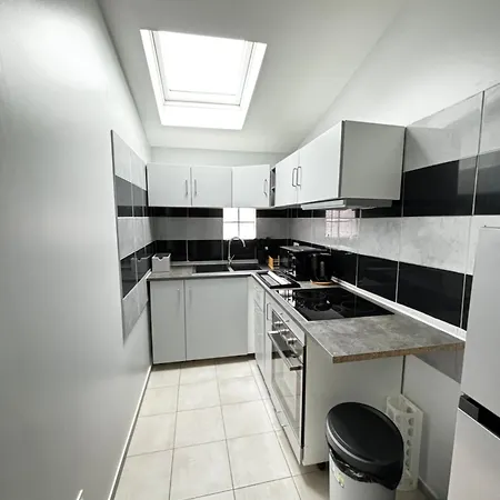 Mavinga Paradis Citadin Saint-Denis-en-Margeride Exterior foto