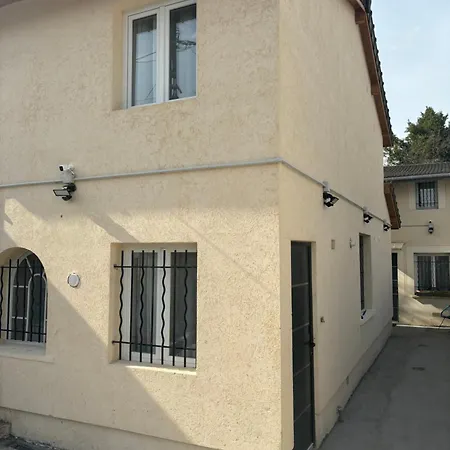 Mavinga Paradis Citadin Saint-Denis-en-Margeride Exterior foto