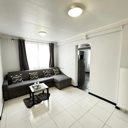 Mavinga Paradis Citadin Saint-Denis-en-Margeride Exterior foto