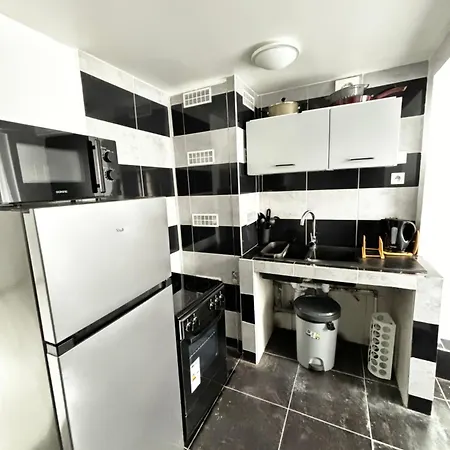 Mavinga Paradis Citadin Saint-Denis-en-Margeride Exterior foto